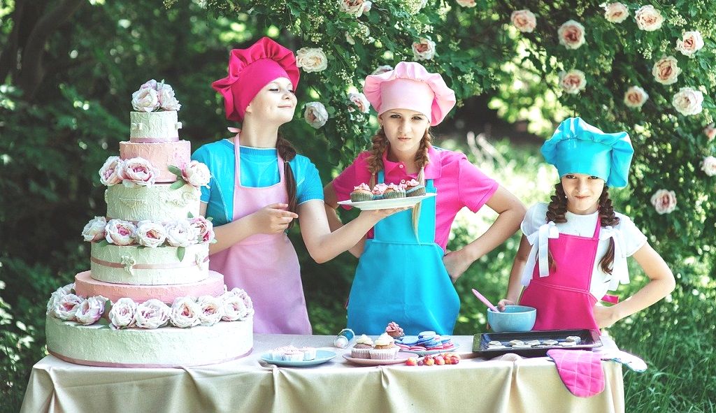 調理する子供たちのイメージ画像