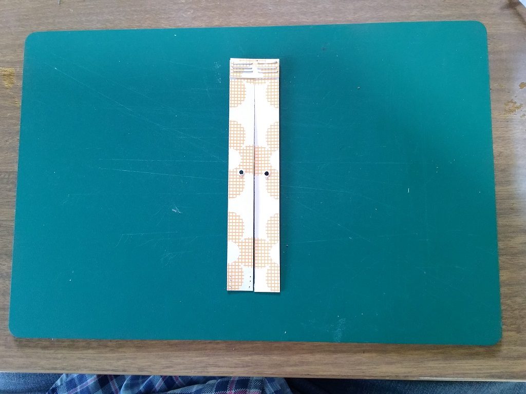 羽根につなぐ紙をとめる3