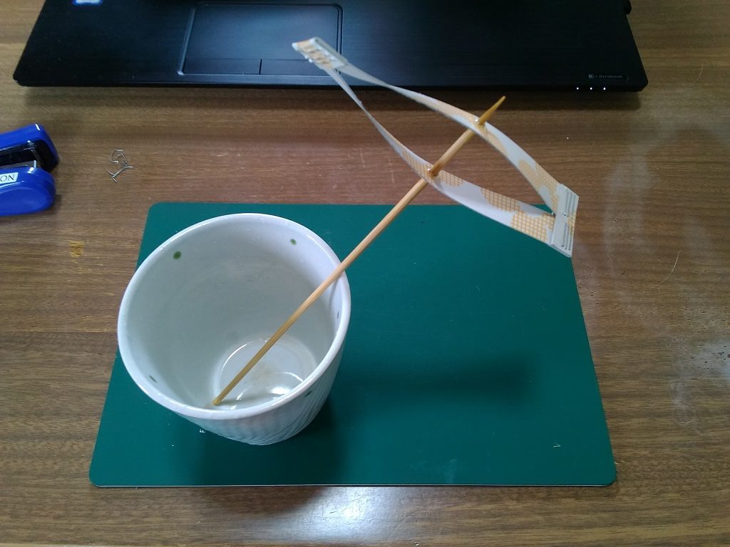 紙トンボの接着剤を乾燥