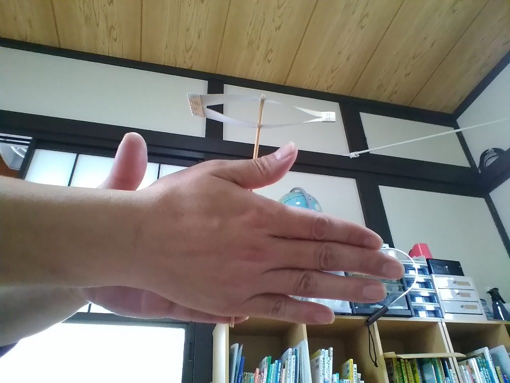 紙トンボの飛ばし方1