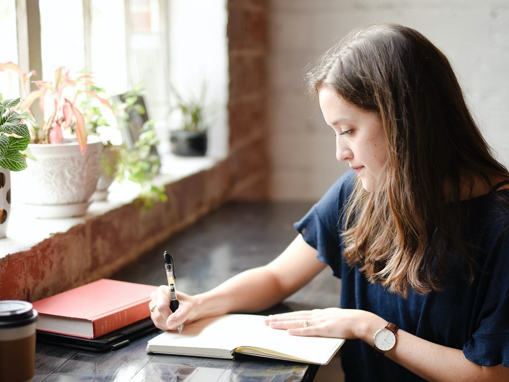 自ら進んで学ぶ「自律学習」をイメージした画像